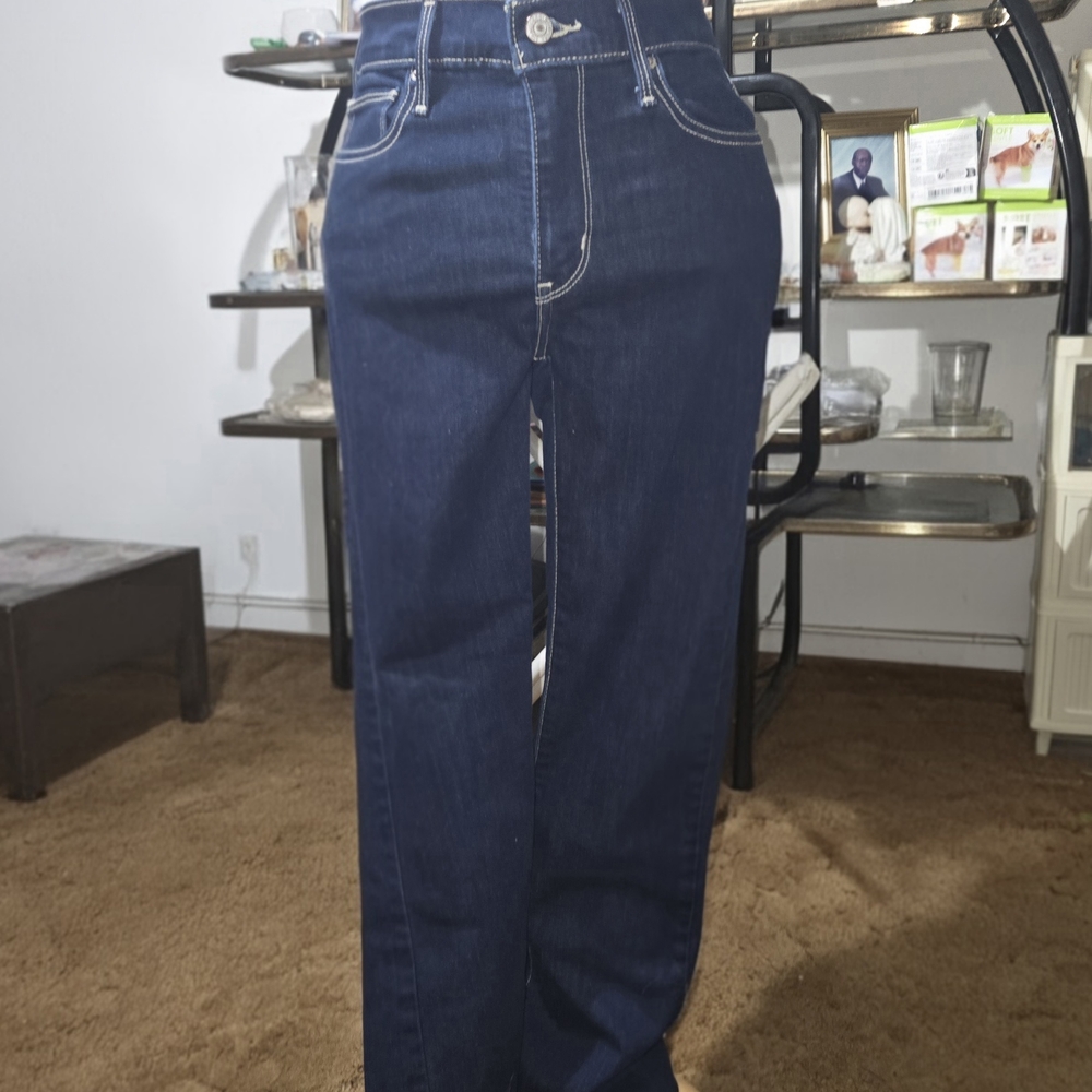 Levi’s Women’s Slimming Bootcut Jeans Dark Wash, Waist Size 29